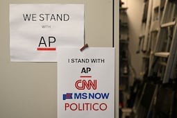 CNN, MS NOW y Politico llevan a Trump ante la justicia por el veto a la Casa Blanca