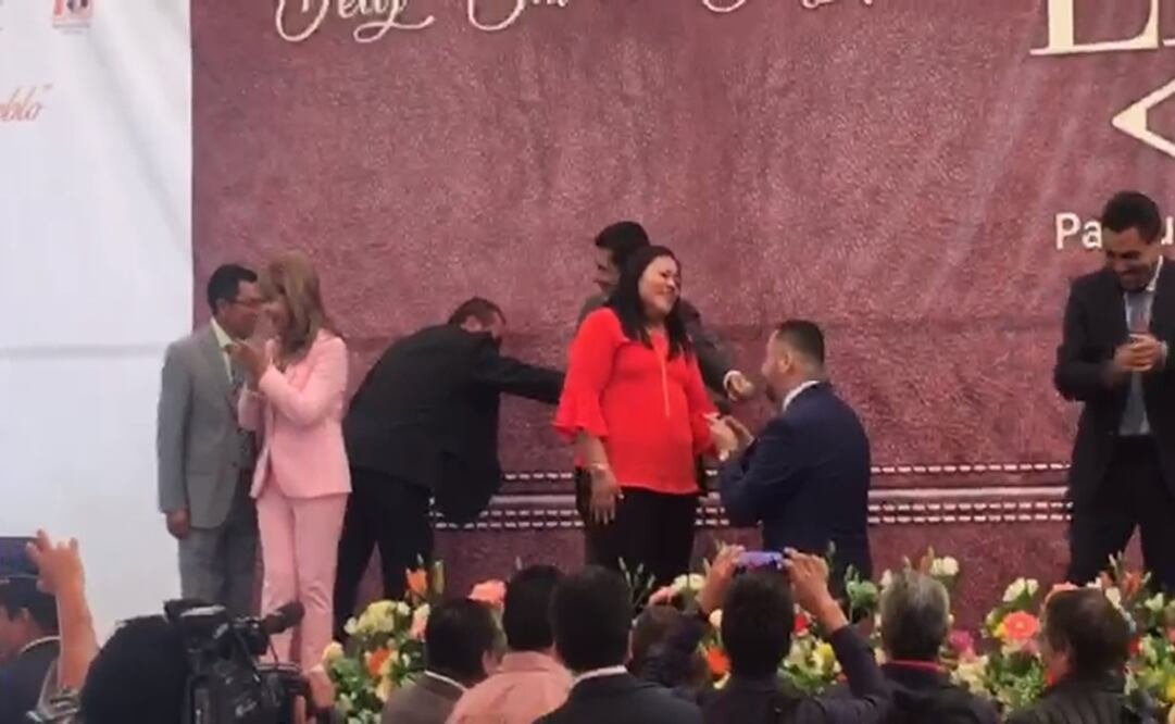 La pregunta más importante, y vengo con el corazón en la mano a pedirte que si te quieres casar conmigo", dijo el hombre. Foto: Captura de video  