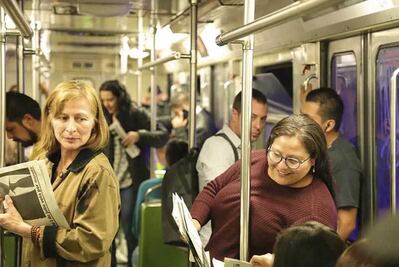Tatiana Clouthier volantea en el Metro