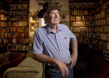 Tras una década de búsqueda, descubren cofre con antigüedades escondido por un millonario