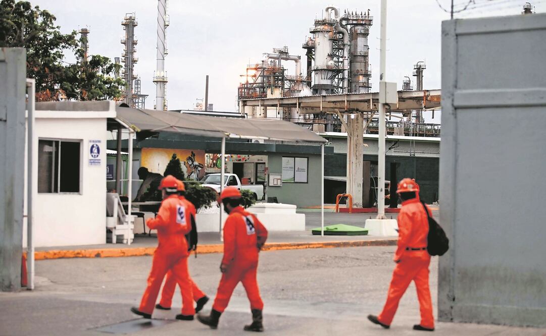 Los trabajadores petroleros deben emitir su voto libre y de forma secreta, aseguró la STPS. Foto: Archivo/EL UNIVERSAL.