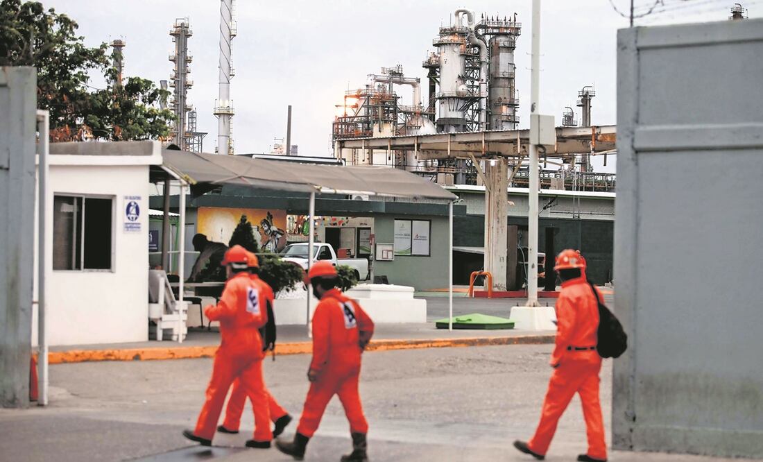 Los trabajadores petroleros deben emitir su voto libre y de forma secreta, aseguró la STPS. Foto: Archivo/EL UNIVERSAL.