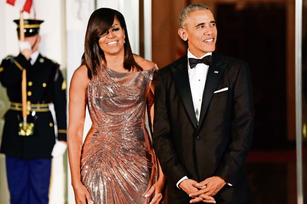 Popularidad. La pareja ex presidencial sigue acaparando atención casi dos años después de haber dejado de vivir en la Casa Blanca. (PABLO MARTÍNEZ MONSIVÁIS. AP)