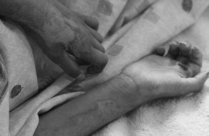 Explosión de barril con pólvora provoca la muerte de un niño y quemaduras graves en otros 5 menores en Guerrero