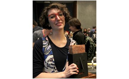 María Luque recibe Premio de Novela Gráfica en la FIL