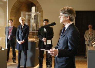 ¿Por qué críticas dimitió el director del MET?