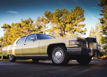 A subasta Cadillac de Elvis Presley con su firma