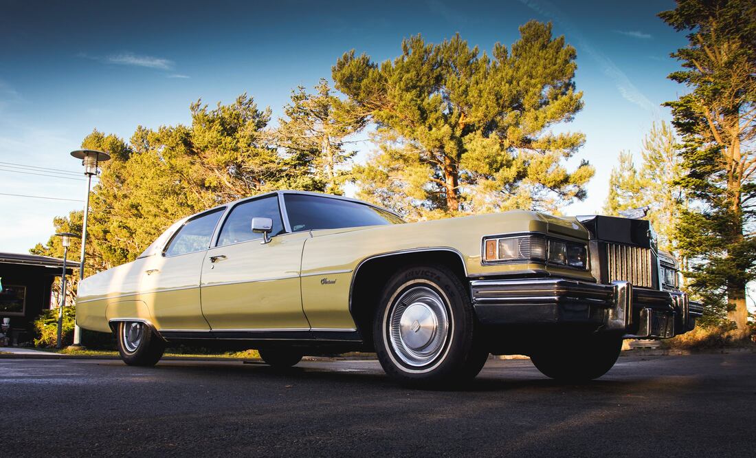 A subasta Cadillac de Elvis Presley con su firma