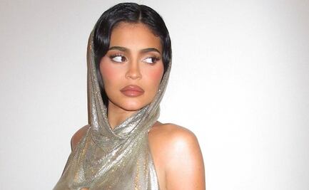 Kylie Jenner celebra su cumpleaños 25 con vestido semitransparente
