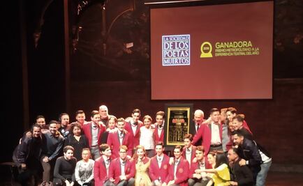 Guillermo Arriaga y Tom Schulman develan placa de "La sociedad de los poetas muertos"