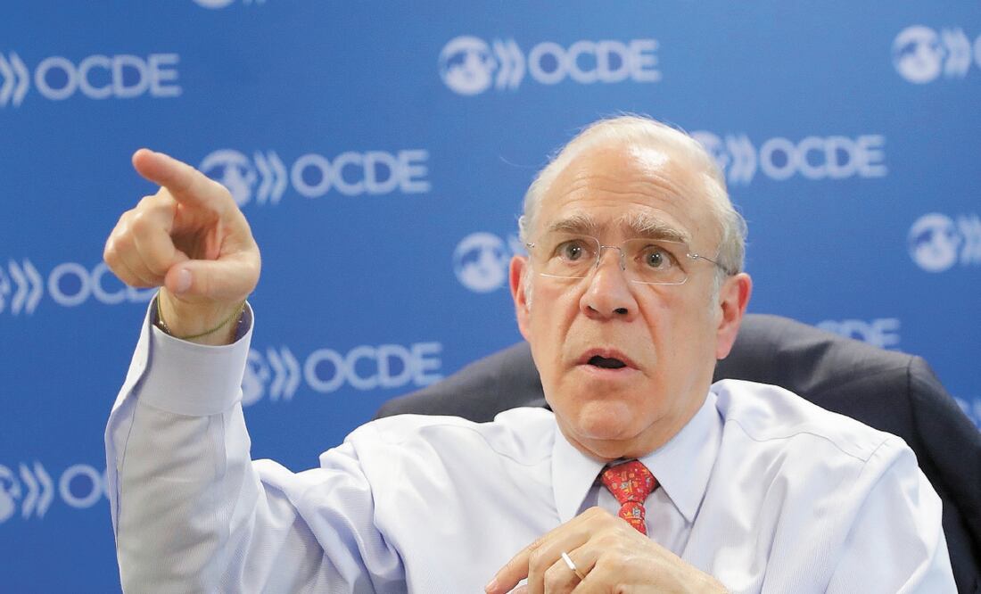 José Ángel Gurría puso como ejemplo las ventanillas únicas virtuales con información actualizada, para tener una mejora regulatoria en trámites. ARCHIVO EL UNIVERSAL