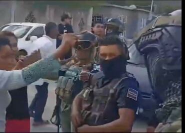 Denuncian a policías municipales y marinos por represión tras protesta por falta de agua en Salina Cruz, Oaxaca