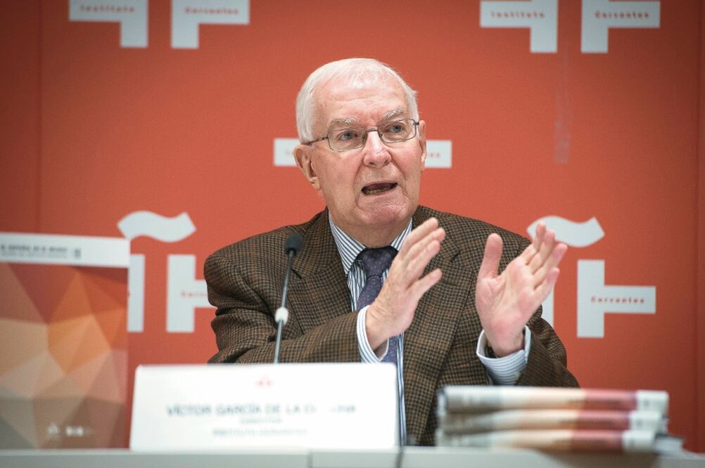 El director del Instituto Cervantes, Víctor García de la Concha, al presentar ayer en Madrid el anuario El español en el mundo (LUCA PIERGIOVANNI. EFE)