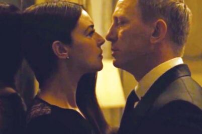 Acortan besos de Bond en la India