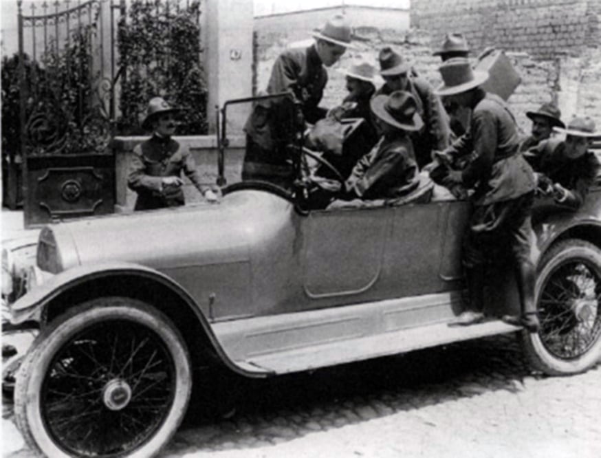 La primera banda que asaltaba en auto