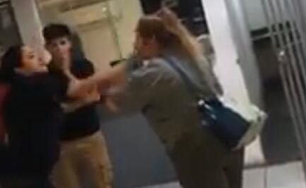 Una agente aduanal y una ciudadana se agarran a golpes en Nogales, Sonora