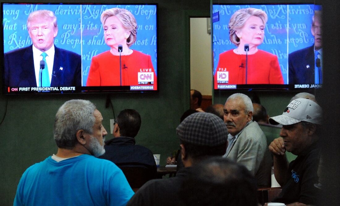 Fact check: Trump says Clinton favors a border wall