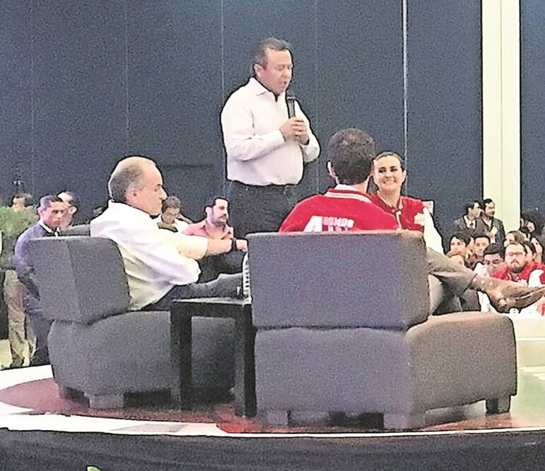 Impulsa nueva Carta Magna. César Camacho Quiroz llama a elaborar una nueva Constitución Política, pues aunque la actual es vigente, ésta sigue siendo inspiración y faro, una estrella polar para aquellos que no se quieren perder (PRI)