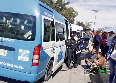 Balean a policía que intentó frustrar robo a pasajeros de combi en La Paz
