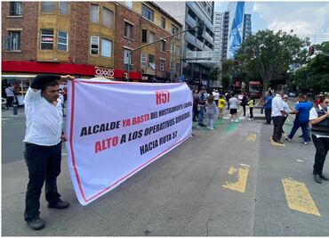 Transportistas de la ruta 57 bloquean circulación vehicular en Álvaro Obregón