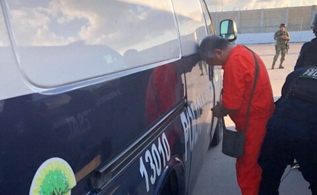 Autoridades federales y estatales participaron en el traslado de reos. Foto: Especial