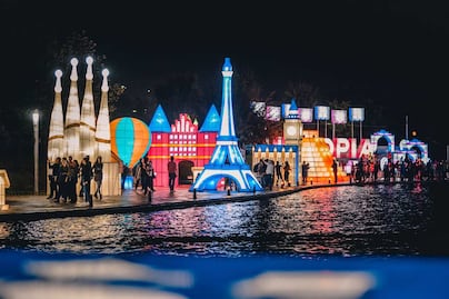 Conoce estas villas iluminadas y parques dedicados a la Navidad