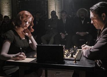 Netflix enfrenta demanda por sexismo en su serie "Gambito de dama"