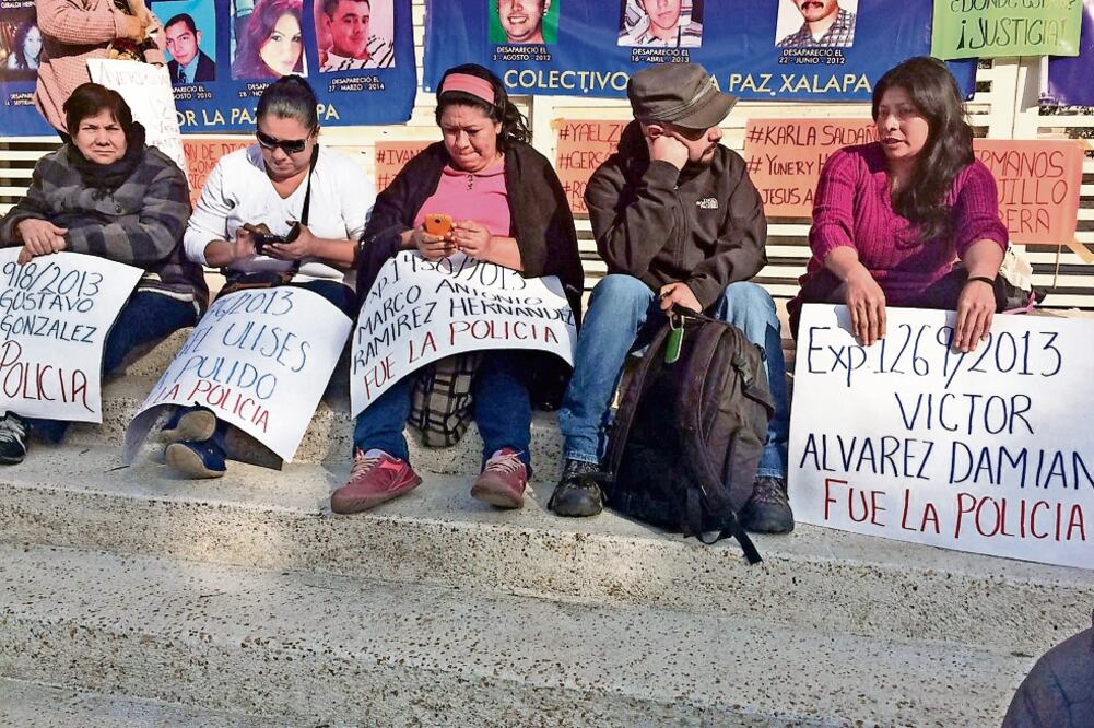 En la manifestación acudieron las familias de desaparecidos de Córdoba, Orizaba, Veracruz, Boca del Río, Xalapa y de Playa Vicente; colectivos exhortan a remover a funcionarios que han fracasado en sus tareas de seguridad (PATRICIA MORALES)