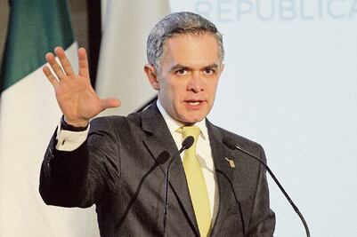 Metro no debe usarse en tareas políticas: Mancera