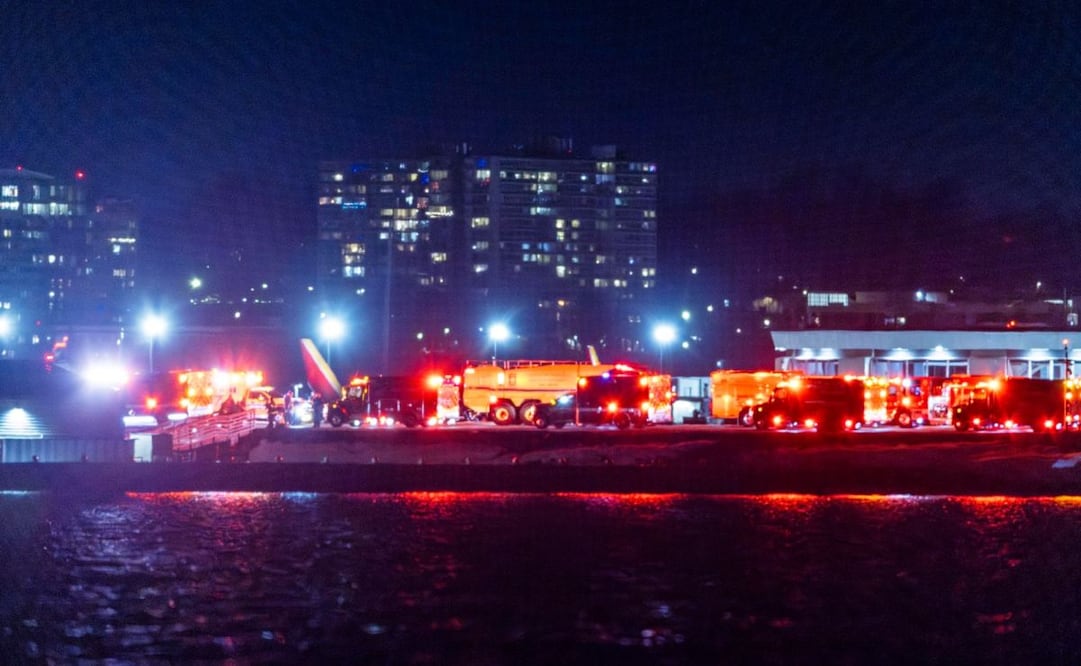 Chocan avión y helicóptero cerca de aeropuerto de Washington. Foto: EFE