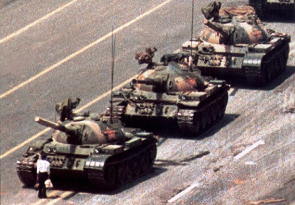 Lauro Aguirre y Plaza de Tiananmen, en un día como hoy