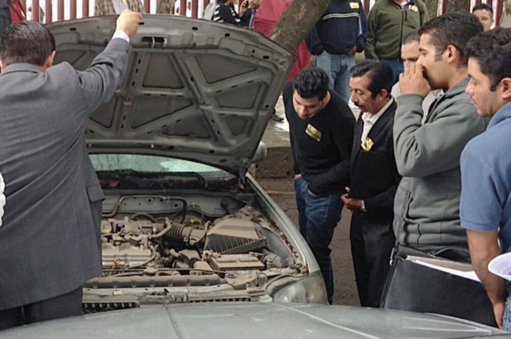 El 19 de julio de 2014 EL UNIVERSAL informó acerca del remate de 100 autos y camionetas que estaban “olv idados” en el Palacio Legislativo de San Lázaro (ARCHIVO EL UNIVERSAL)