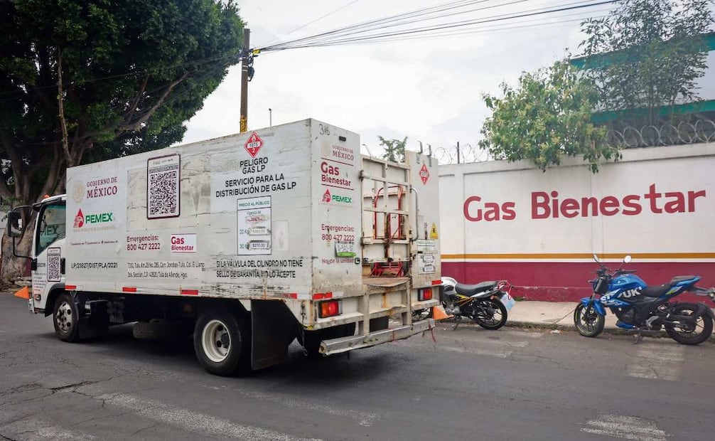 Gas Bienestar se planteó en 2021 para romper monopolios del gas LP; sin
embargo, este proyecto es un programa deficitario atrapado en la CDMX. Foto: Luis Camacho | El Universal/El Gráfico