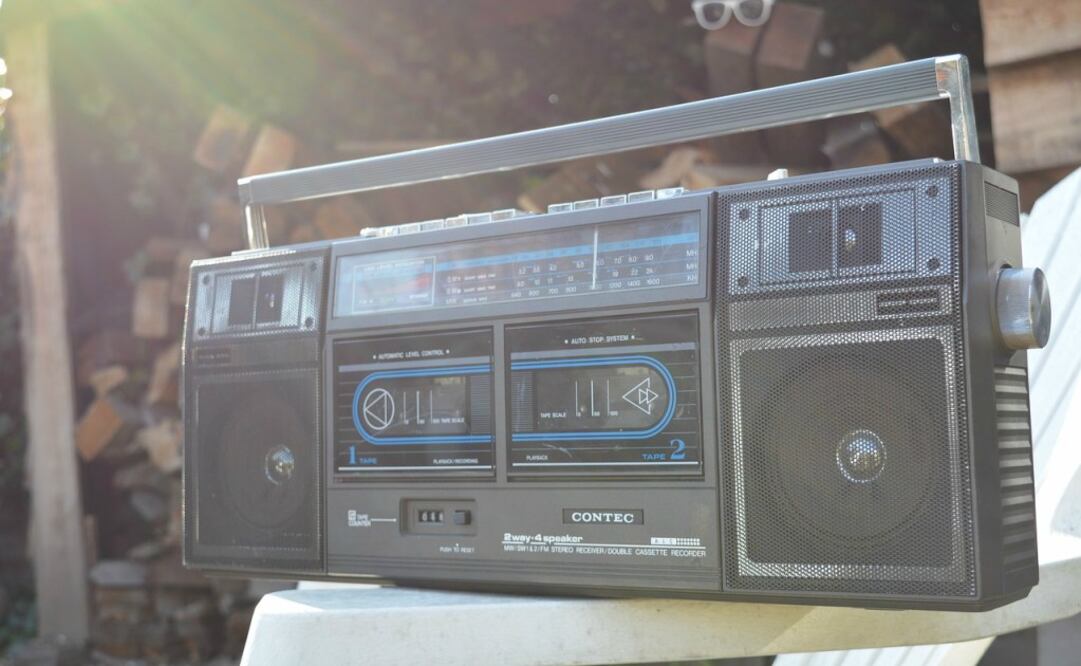 La grabadora marcó un hit en su momento y, aunque era muy grande, los jóvenes la llevaban a todas partes. (Foto: Pixabay)