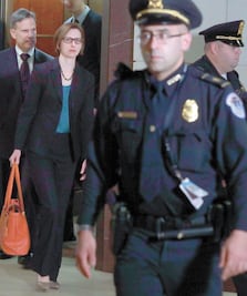 Republicanos irrumpen en audiencia de juicio político