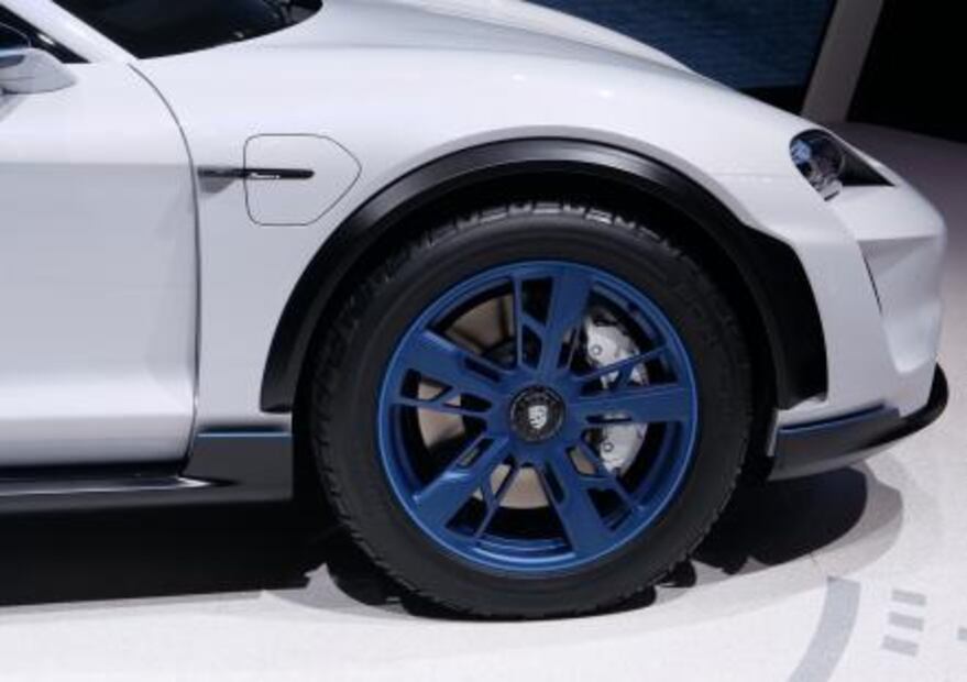 Porsche revela auto eléctrico que competirá con Tesla 