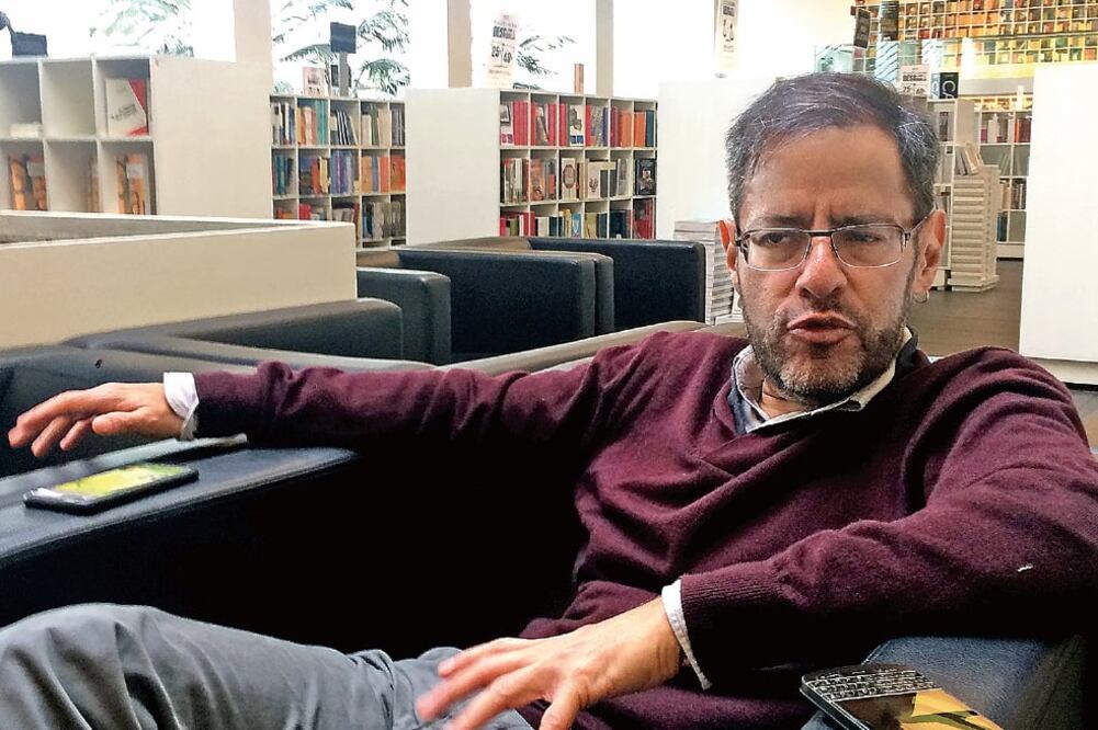 El escritor Federico Navarrete habló sobre su obra México racista. Una denuncia en la librería Rosario Castellanos del Fondo de Cultura Económica (ESPECIAL)