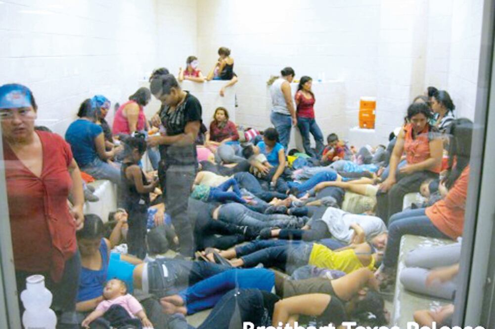 Hace un año decenas de miles de menores no acompañados cruzaron la frontera sur. Fueron puestos en centros de detención con sus madres (ARCHIVO EL UNIVERSAL)