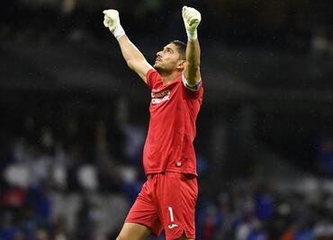 Cruz Azul confirma renovación de Jesús Corona