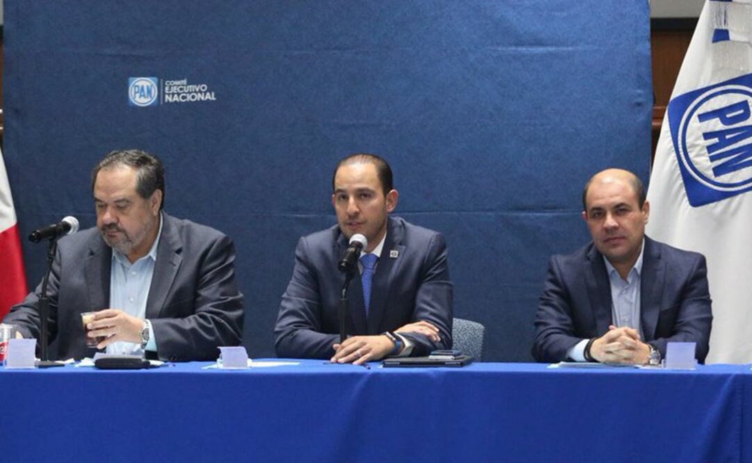 El dirigente nacional del PAN, Marko Cortés (al centro) criticó el manejo de la economía de la actual administración. Foto: Especial