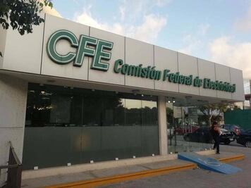 Cede gobierno terrenos a CFE y nacionaliza templos