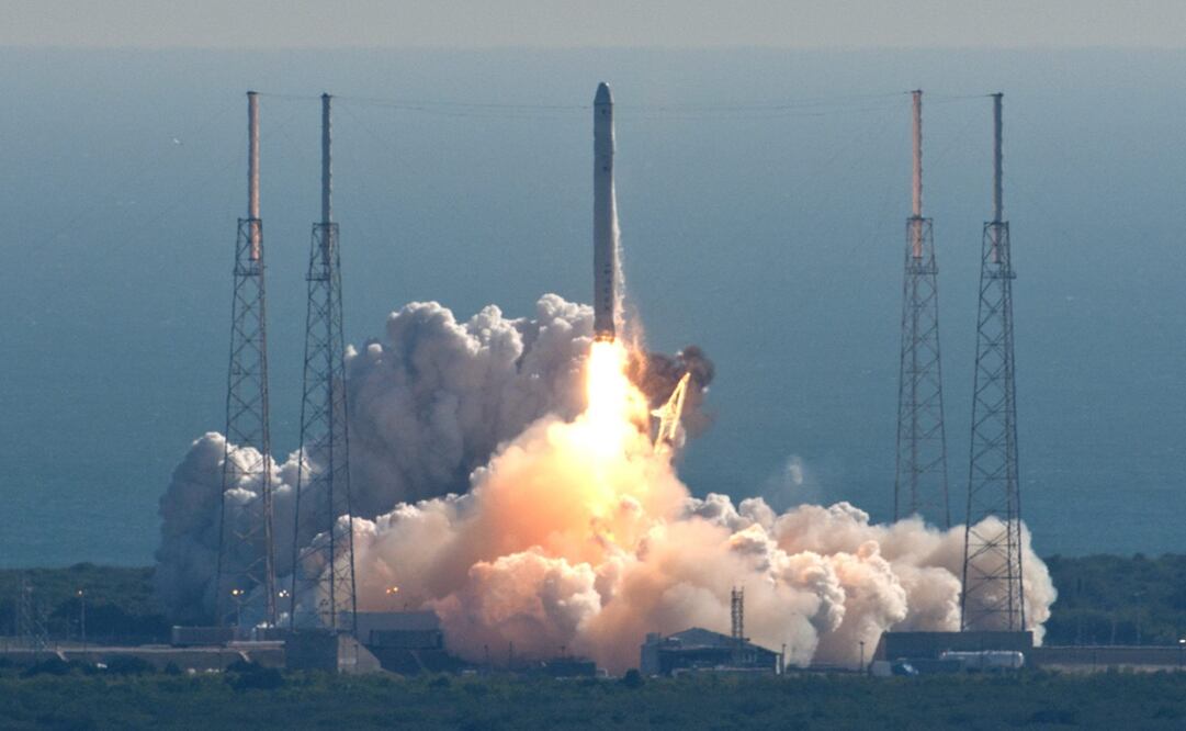 Cohete desarrollado por la empresa SpaceX con el apoyo de la NASA, lanzado desde una plataforma en Cabo Cañaveral, en Florida, Estados Unidos. Foto: EFE/Gary I Rothstein, archivo