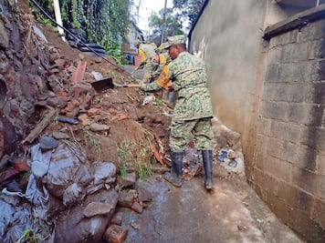 Desgajamiento de cerro afecta a 10 viviendas