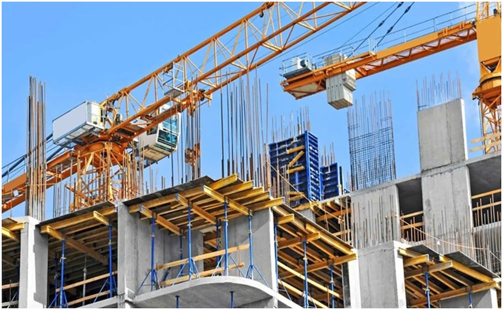 Felipe Alberto Canul Moguel señaló que actualmente existen proyectos en diversos sectores, entre ellos vivienda, desarrollos inmobiliarios, edificios verticales, carreteras y parques industriales. Foto: Especial