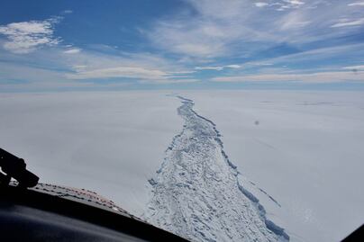 Iceberg colosal se separa de una plataforma en la Antártida 