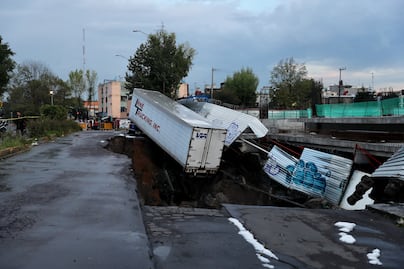 CDMX pide a empresa reparar vialidad por socavón en Oceanía