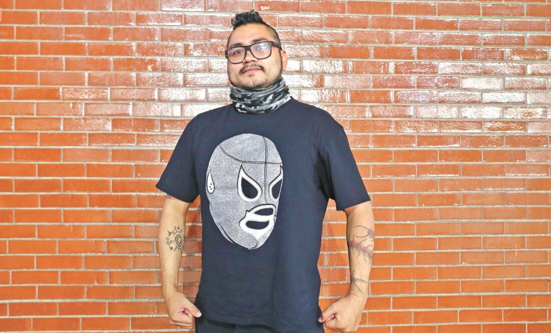 Abraham, habitante de la colonia Agrícola Oriental, participa desde hace cuatro años en la magna fiesta para recordar a los muertos. Foto/DIEGO SIMÓN. EL UNIVERSAL