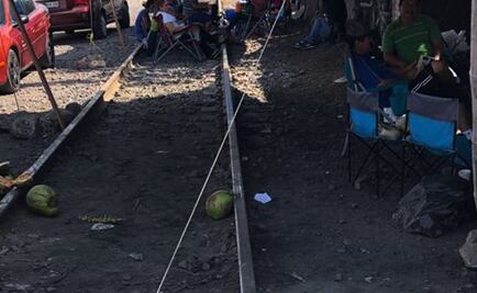 CNTE bloquea vías de tren en Michoacán