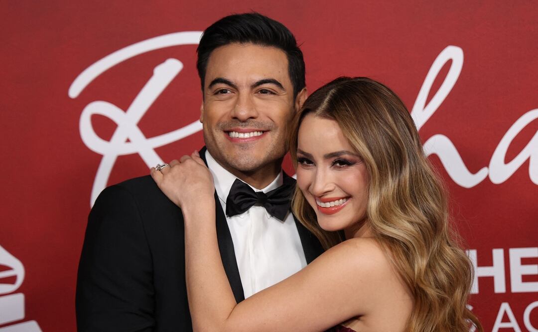 Carlos Rivera y su esposa Cynthia Rodríguez en la gala a Persona del Año en los Latin Grammy 2025.
FOTO: Michael Tran / AFP.