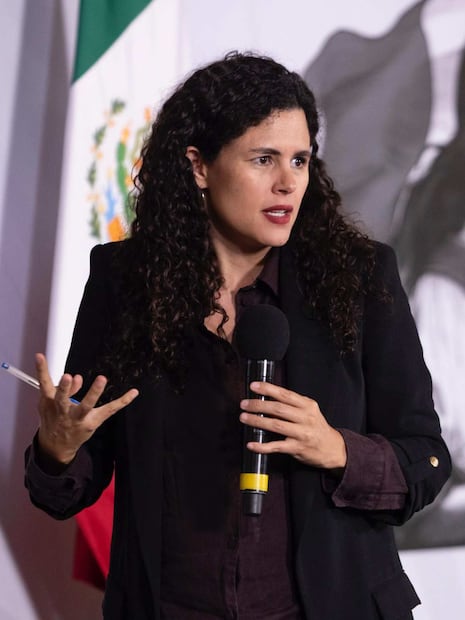 La consejera jurídica Luisa María Alcalde en la conferencia “Derecho de Réplica” del 12 de agosto de 2026. Foto: Especial